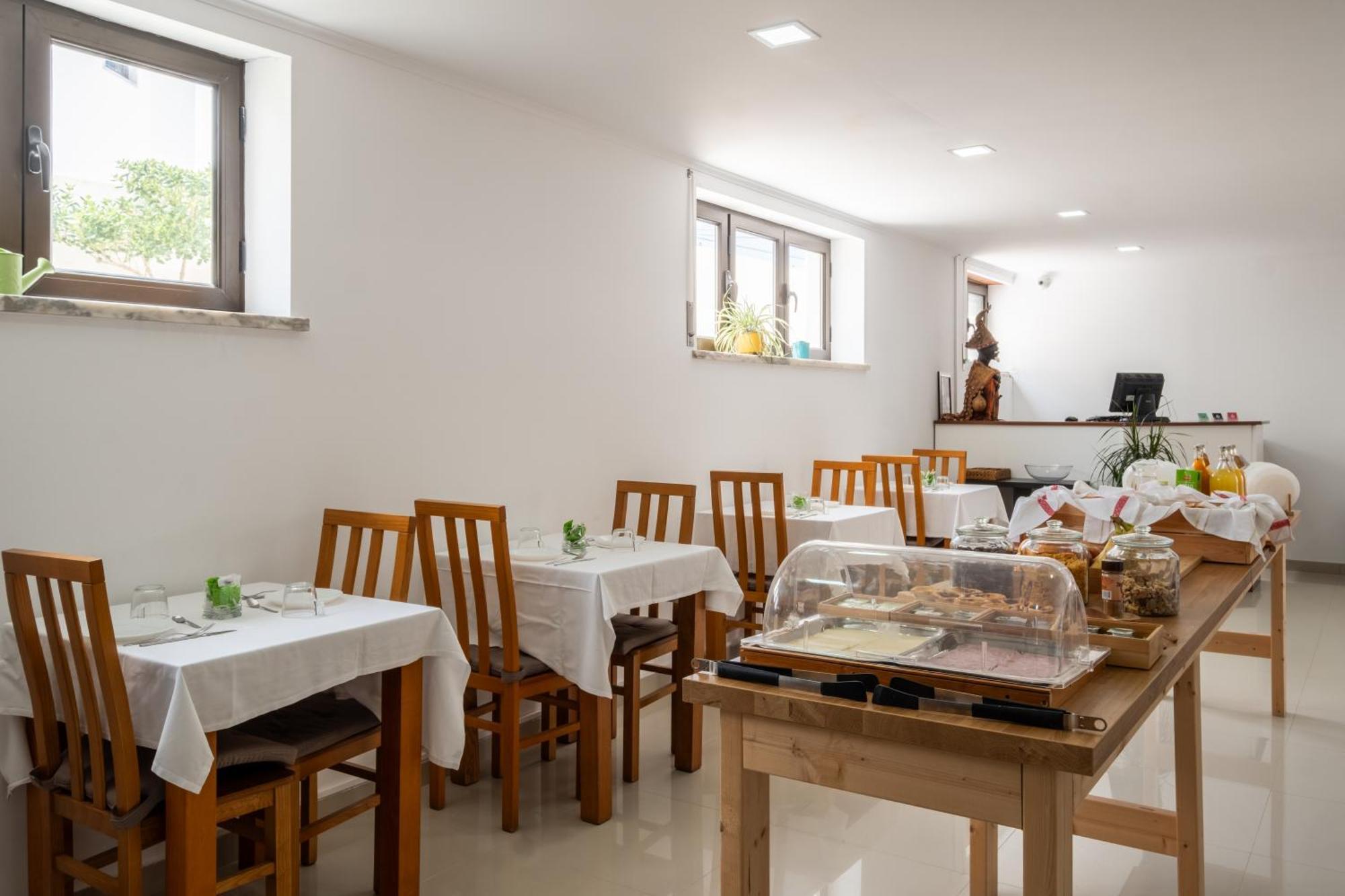 West Side Guesthouse ペニシェ エクステリア 写真